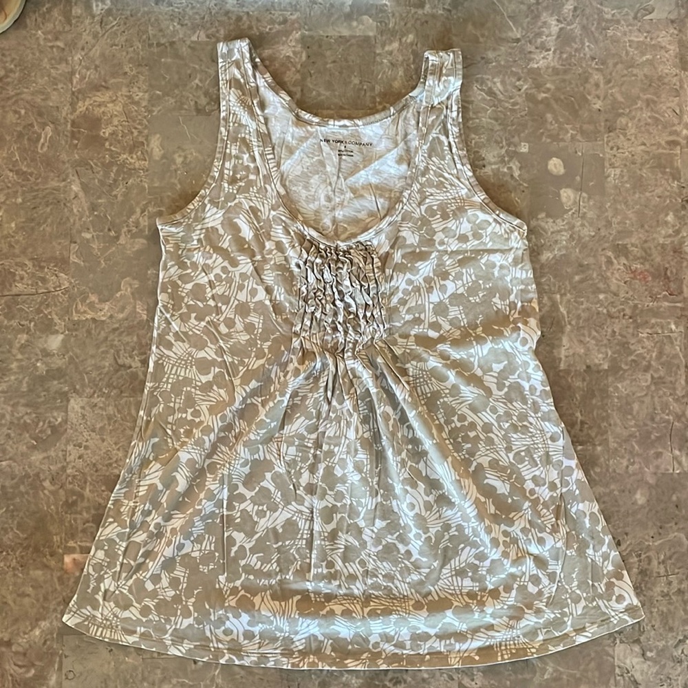 Women’s nuetral ruffel front tank